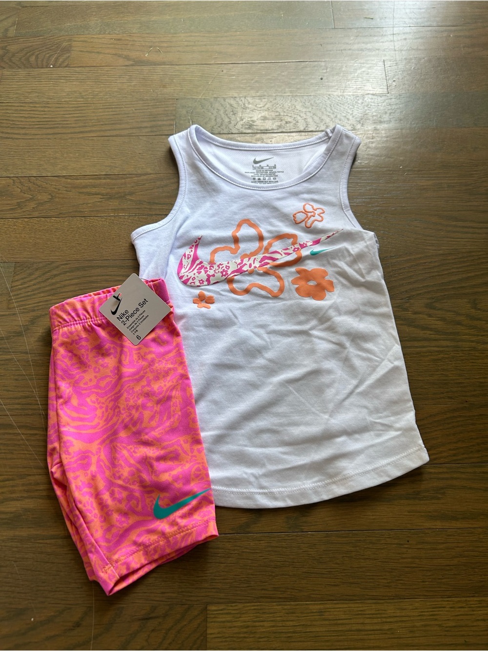 NWT Nike Girls Set size 6